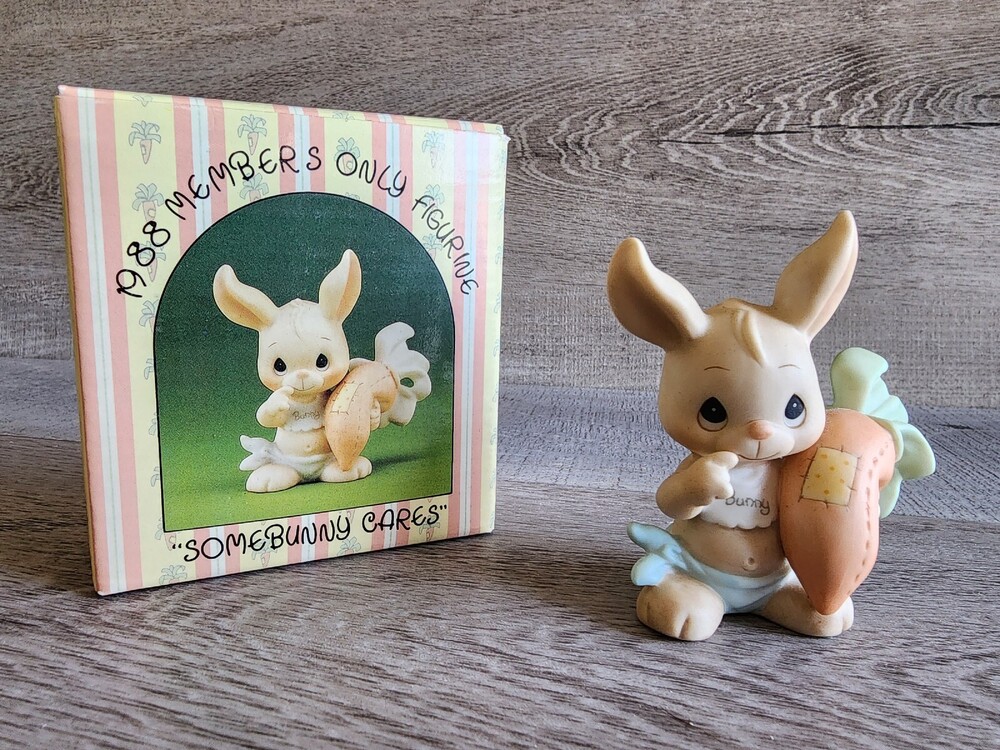 Precious Moments BC-881 , Somebunny Cares, Issued 1988, Members 1988 Mint in BOX